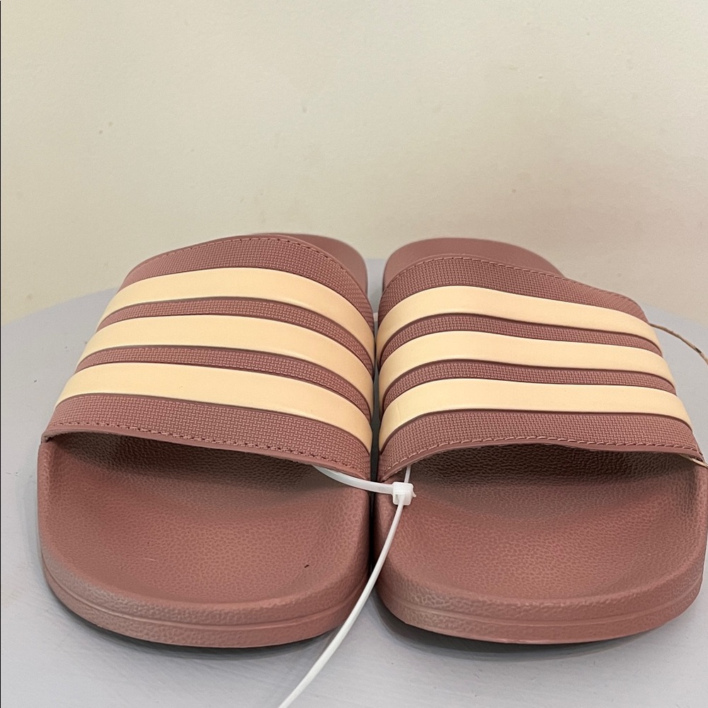 NWOT Adidas Adilette Shower Shoes - Picture 8 of 9